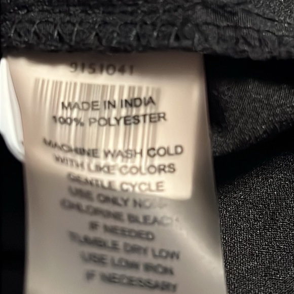 Vince Camuto black ruffle bottom semi sheer sleeves loose silhouette Sz M top - Picture 7 of 7